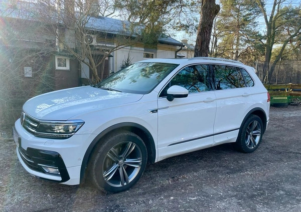 Volkswagen Tiguan cena 107999 przebieg: 125000, rok produkcji 2017 z Warszawa małe 92